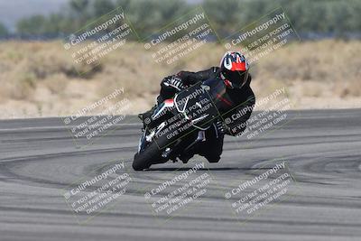 media/Oct-13-2025-Moto Forza (Mon) [[a66d839500]]/3-B Group/Session 3 (Turn 16)/